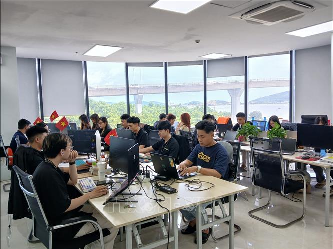 Đà Nẵng phấn đấu trở thành 1 trong 3 trung tâm vi mạch bán dẫn lớn của Việt Nam với khoảng 5.000 nhân lực chất lượng cao được đào tạo đáp ứng được yêu cầu công việc trên toàn cầu. (Ảnh: Mỹ Hà/TTXVN)